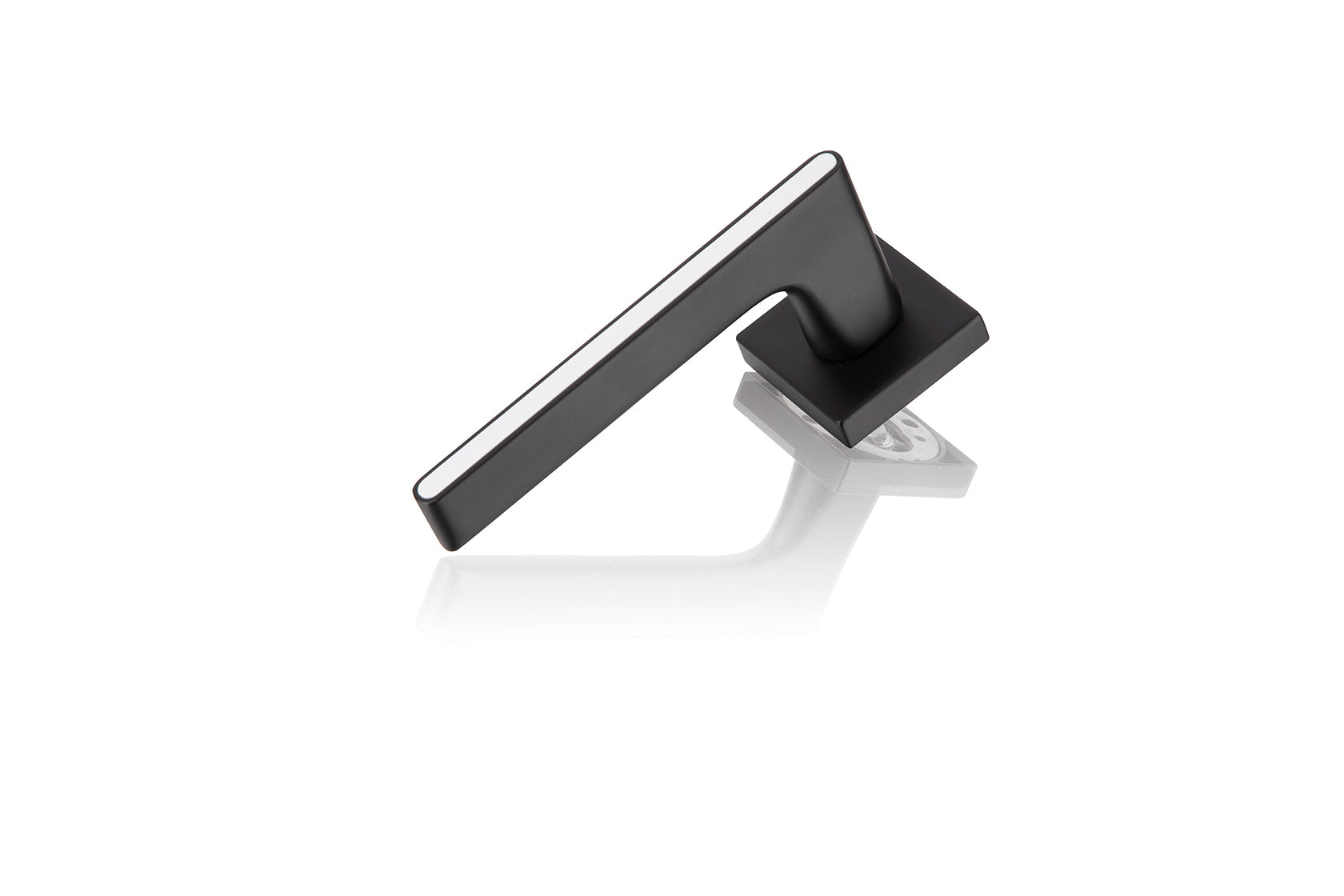 Manilla de zamak modelo 810N con roseta cuadrada en acabado negro para puertas