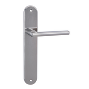 Clásica manilla modelo '530' de aluminio con placa oval en acabado níquel satinado para puertas