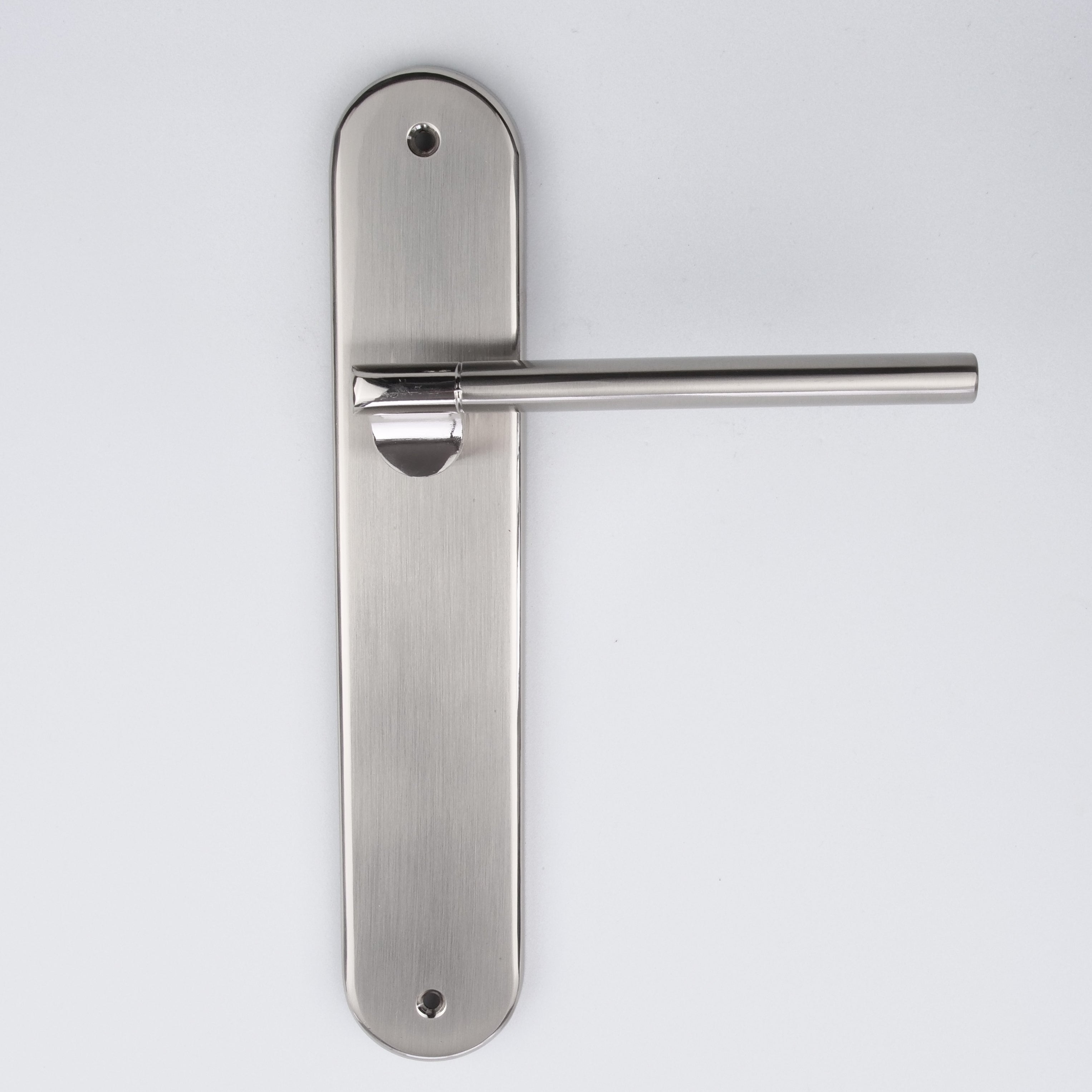 Manilla modelo '240' de zamak con placa ovalada acabado níquel combinado para puertas